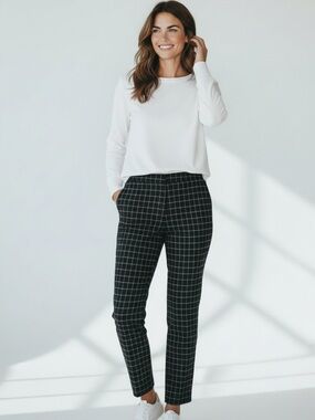 Ann Taylor Factory women’s dress pants size 14. Excellent condition.